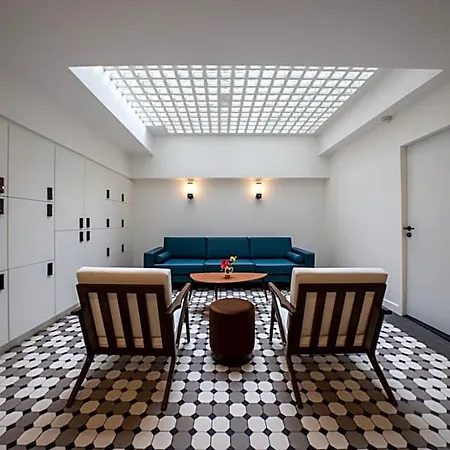 Beau M Hotel
