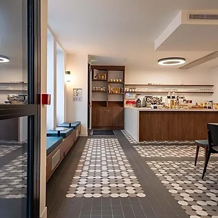 Beau M Hotel