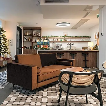 Beau M Hotel